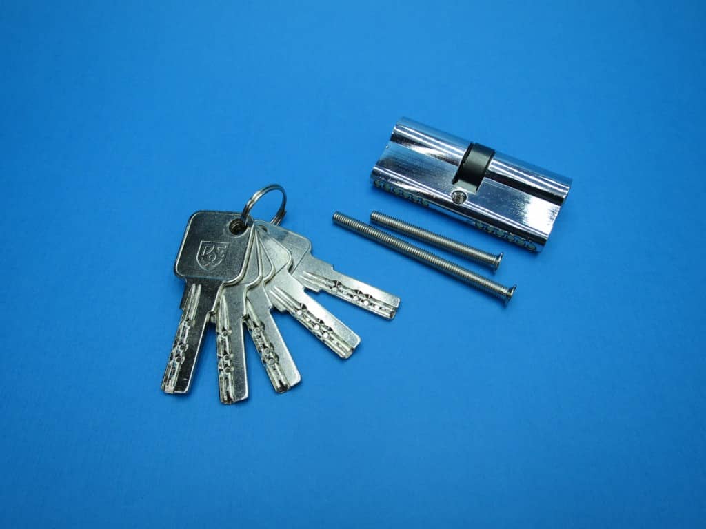 фото товара Цилиндровый механизм DWF PROFI 70мм (35*35) ключ/ключ, хром 5 перфо ключей