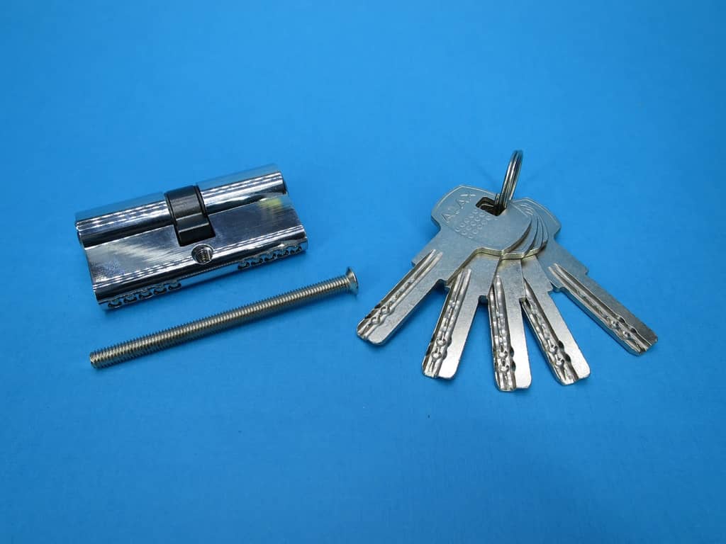 фото товара Цилиндровый механизм AJAX 60мм (30*30) ключ/ключ, хром 5 перфо ключей